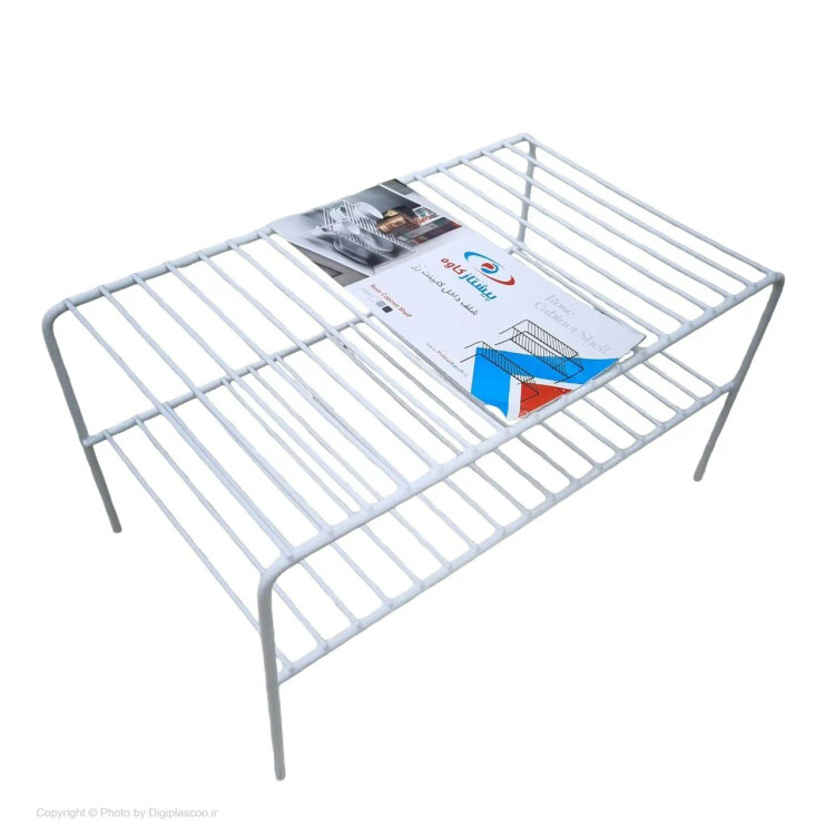 چیدمان ظروف و بشقاب روی شلف کابینت رز پیشتاز کاوه