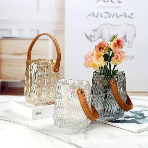 گلدان شیشهای دسته چرمی مدل هیرا و موج (طرح شیاردار و برجسته)