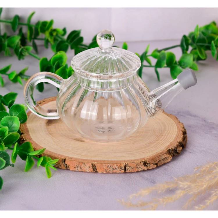 نمای جانبی قوری زعفران پیرکس یونیک کد 7933 با دسته ارگونومیک و تزیین گیاهی