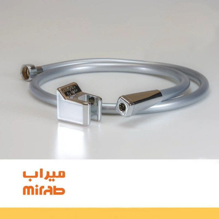 شلنگ توالت پلاستیکی سیلور میراب حلقه شده روی سطح مدرن و منعکسکننده